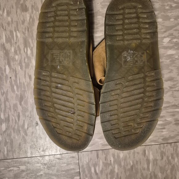 Dr. Martens Josef Nubuck Sandals Size US7 UK5 tan - Picture 3 of 5